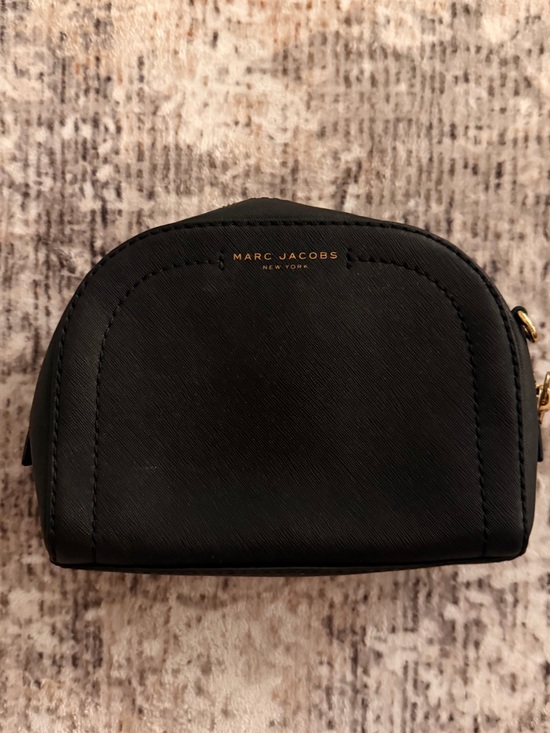 Marc Jacobs Handbags - Marc Jacobs Black Leather Crossbody Bag